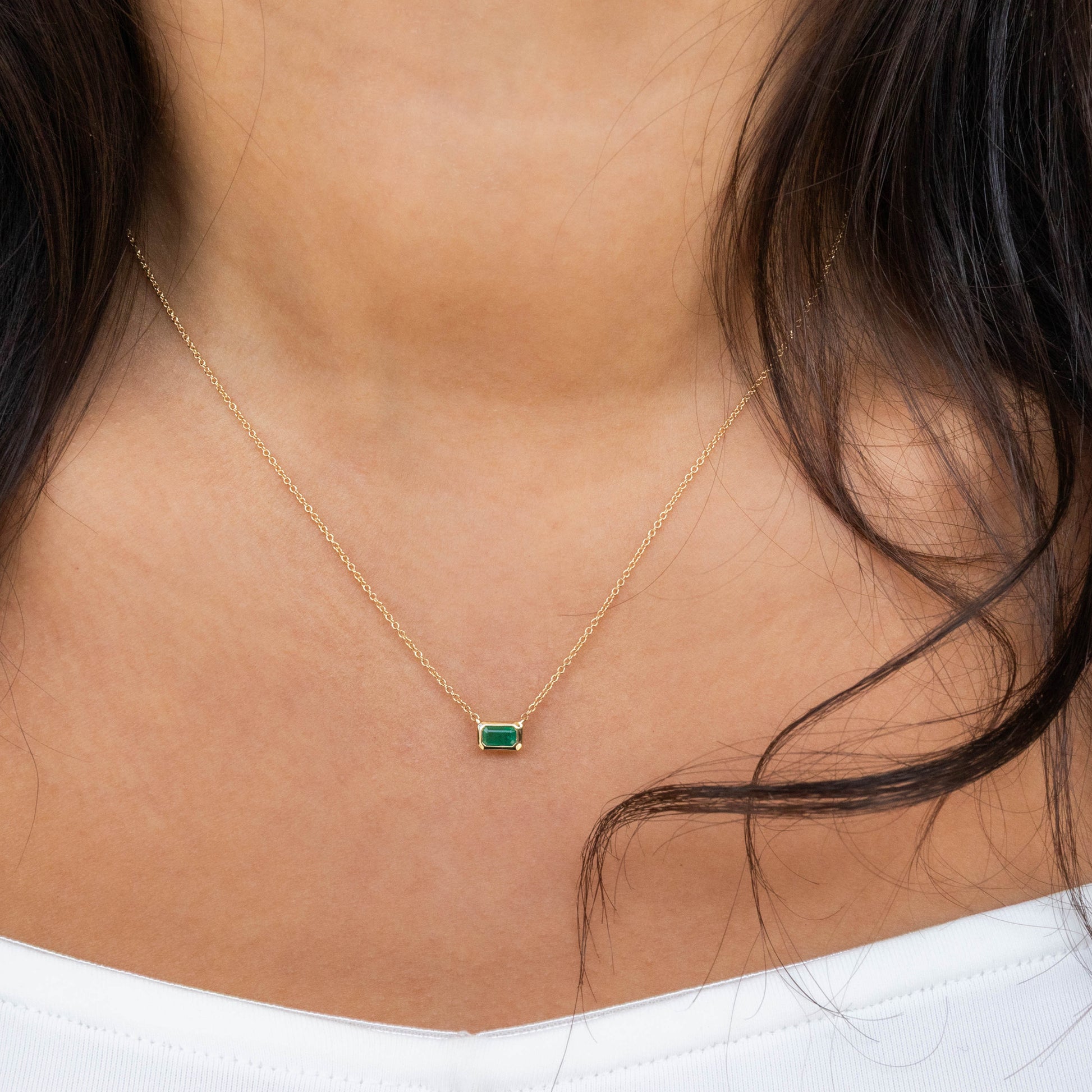 Emerald Simple Necklace in Gold