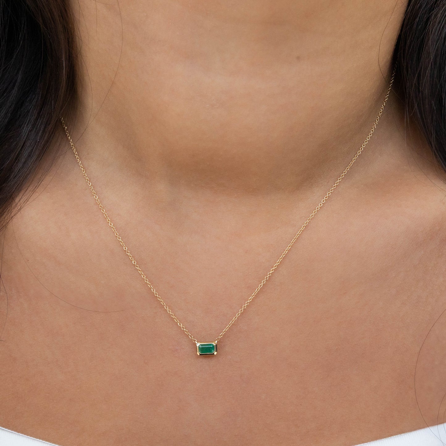 Modern Minimal emerald gemstone necklace in gold