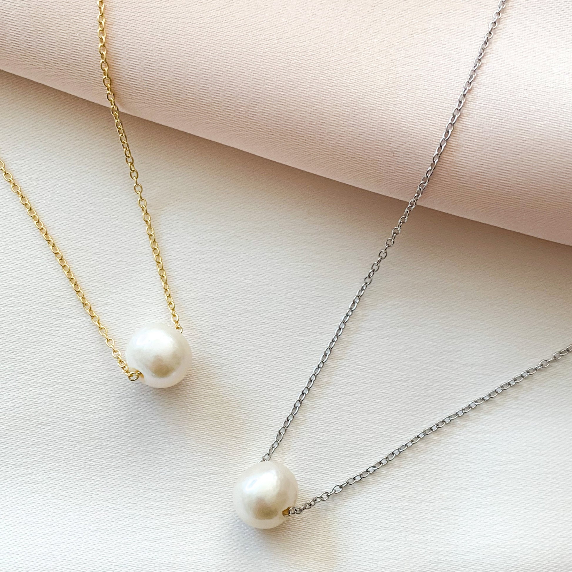 Single Round Pearl Necklace for Bridesmaids in silver and gold 