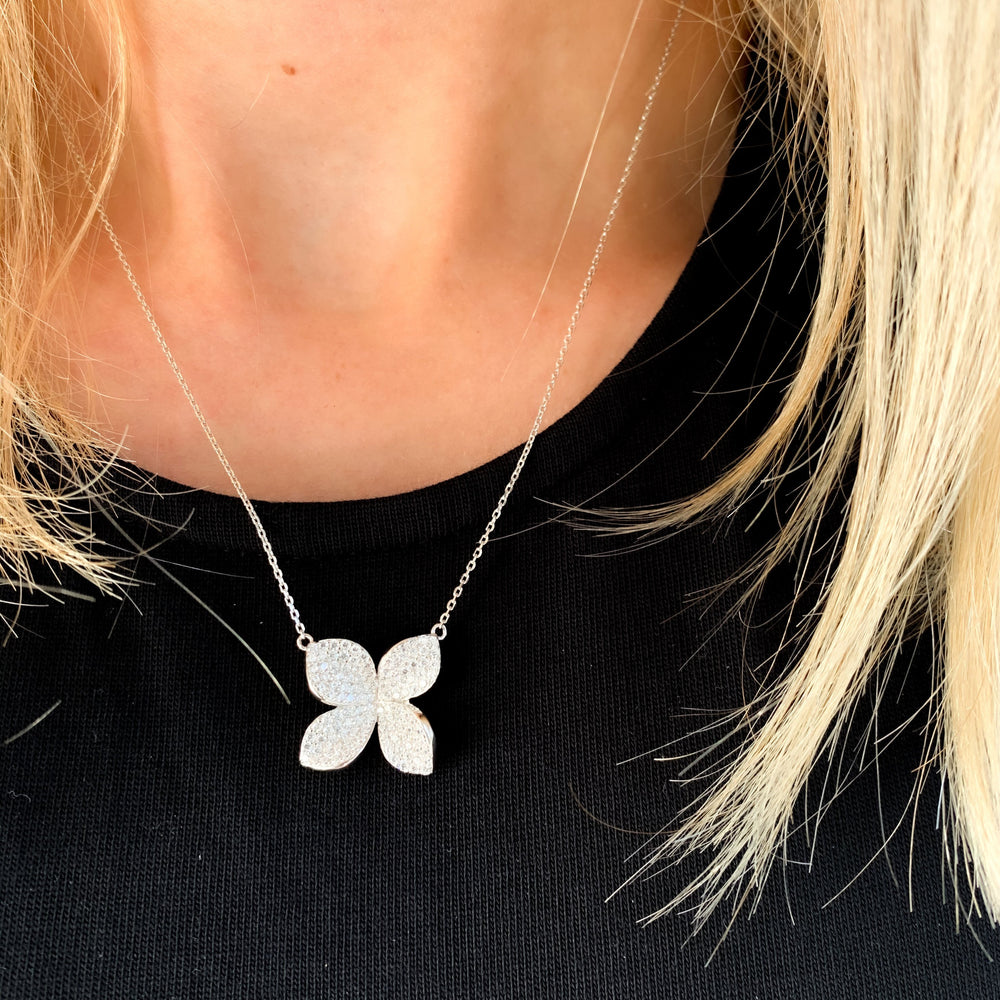 
            
                Load image into Gallery viewer, Gardenia Flower Necklace
            
        