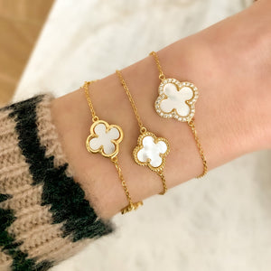
            
                Load image into Gallery viewer, Alexandra Marks - White pearl clover bracelets in gold
            
        