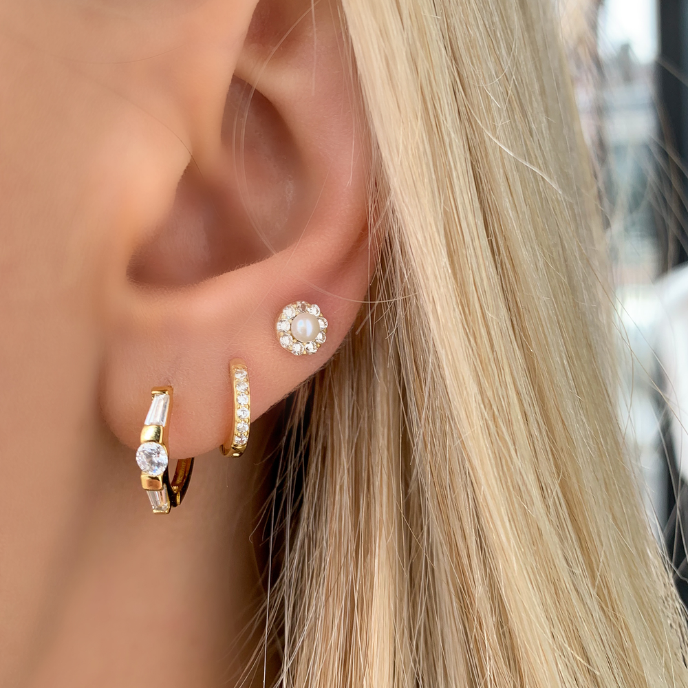 
            
                Load image into Gallery viewer, Alexandra Marks wearing the gold huggie hoop earrings
            
        